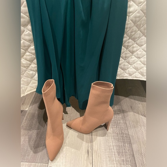 Green bridesmaid/graduation dress. Size 0. Worn once. Dry cleaned - Picture 6 of 8